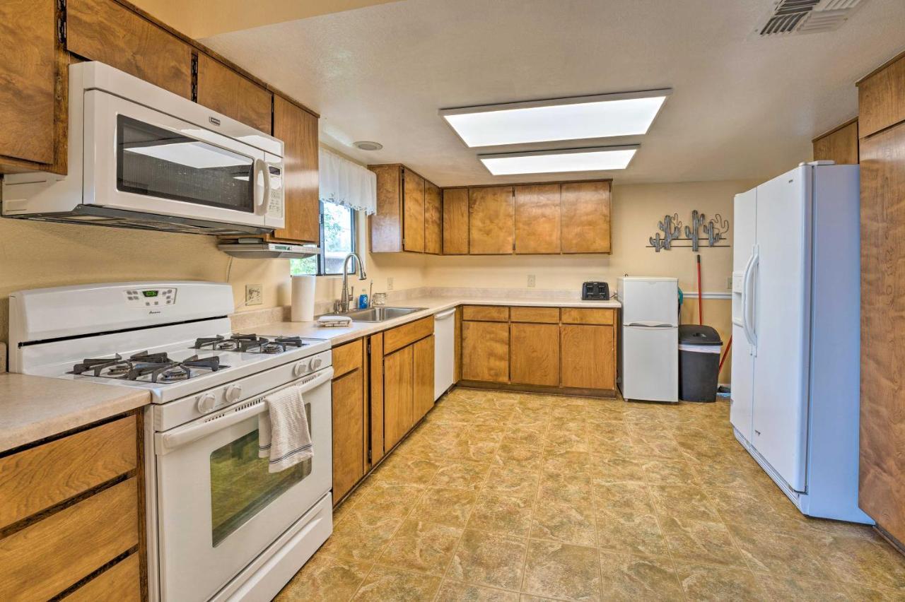Updated Family Home - 2 Blocks To Colorado River! Bullhead City Exteriör bild